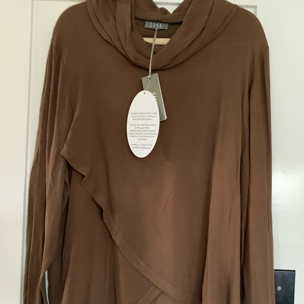 New Saga Top
